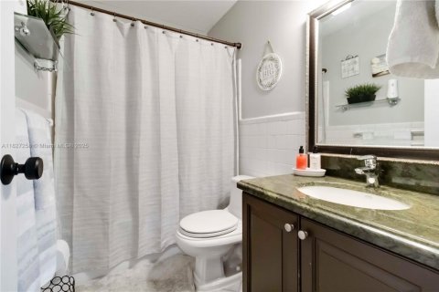 House in Plantation, Florida 4 bedrooms, 219.06 sq.m. № 1798906 - photo 29