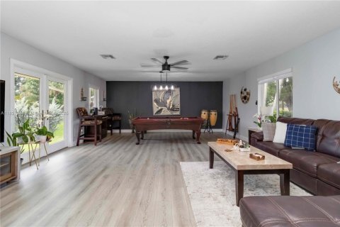 House in Plantation, Florida 4 bedrooms, 219.06 sq.m. № 1798906 - photo 9
