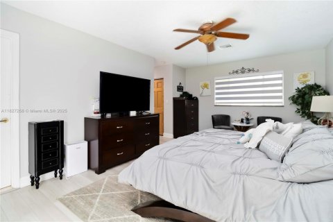 House in Plantation, Florida 4 bedrooms, 219.06 sq.m. № 1798906 - photo 23