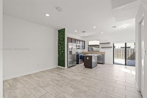 Touwnhouse à louer à Homestead, Floride: 3 chambres, 123.19 m2 № 2043168 - photo 7