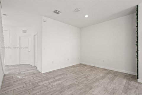 Touwnhouse à louer à Homestead, Floride: 3 chambres, 123.19 m2 № 2043168 - photo 8