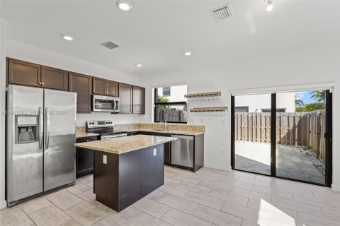 Touwnhouse à louer à Homestead, Floride: 3 chambres, 123.19 m2 № 2043168 - photo 12