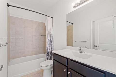 Touwnhouse à louer à Homestead, Floride: 3 chambres, 123.19 m2 № 2043168 - photo 22