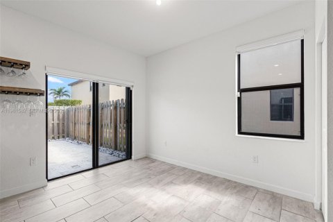 Touwnhouse à louer à Homestead, Floride: 3 chambres, 123.19 m2 № 2043168 - photo 14