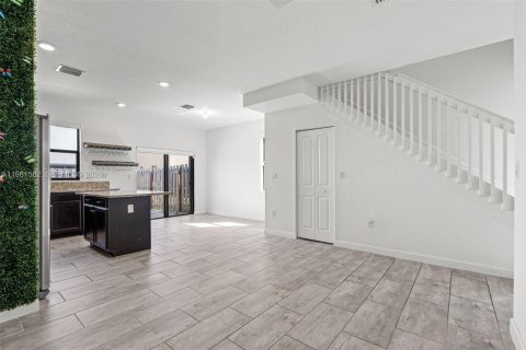 Touwnhouse à louer à Homestead, Floride: 3 chambres, 123.19 m2 № 2043168 - photo 10