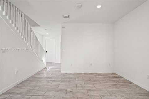 Touwnhouse à louer à Homestead, Floride: 3 chambres, 123.19 m2 № 2043168 - photo 9