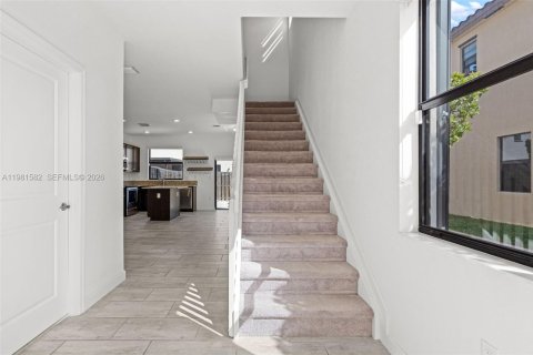 Touwnhouse à louer à Homestead, Floride: 3 chambres, 123.19 m2 № 2043168 - photo 4