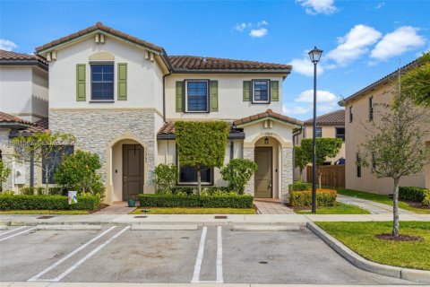Touwnhouse à louer à Homestead, Floride: 3 chambres, 123.19 m2 № 2043168 - photo 2