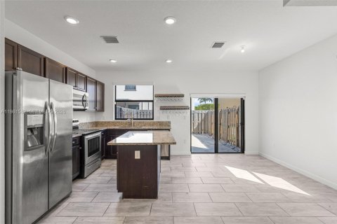 Touwnhouse à louer à Homestead, Floride: 3 chambres, 123.19 m2 № 2043168 - photo 11