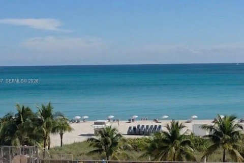 Copropriété à louer à Miami Beach, Floride: 2 chambres, 119.84 m2 № 2045304 - photo 28