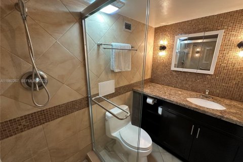 Copropriété à louer à Miami Beach, Floride: 2 chambres, 119.84 m2 № 2045304 - photo 14