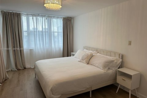 Copropriété à louer à Miami Beach, Floride: 2 chambres, 119.84 m2 № 2045304 - photo 24