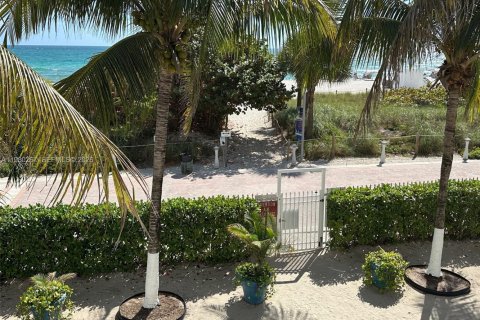 Copropriété à louer à Miami Beach, Floride: 2 chambres, 119.84 m2 № 2045304 - photo 30