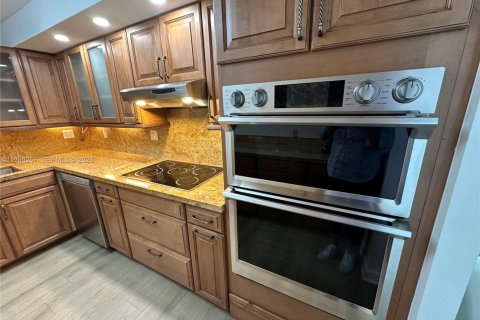 Copropriété à louer à Miami Beach, Floride: 2 chambres, 119.84 m2 № 2045304 - photo 10