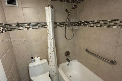 Copropriété à louer à Miami Beach, Floride: 2 chambres, 119.84 m2 № 2045304 - photo 15