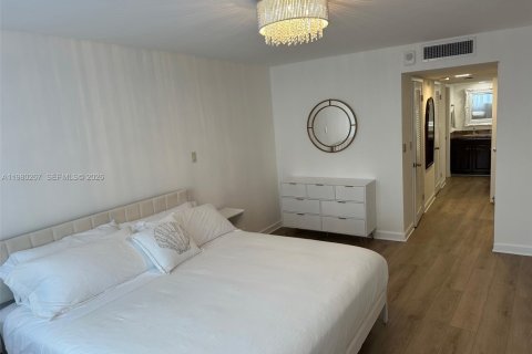 Copropriété à louer à Miami Beach, Floride: 2 chambres, 119.84 m2 № 2045304 - photo 25