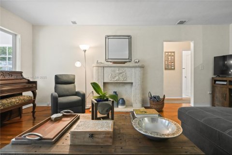 Купить виллу или дом в Корал-Гейблс, Флорида 2 спальни, 109.72м2, № 1956347 - фото 5