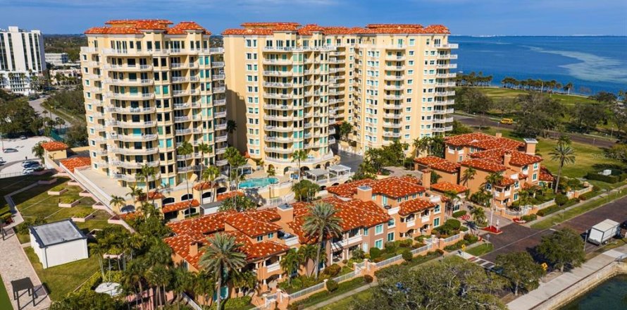 Condo à Saint Petersburg, Floride, 3 chambres № 2223098
