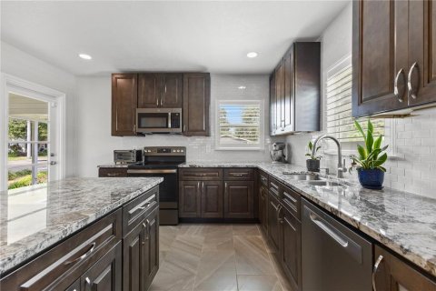 Casa en venta en Saint Petersburg, Florida, 2 dormitorios, 99.78 m2 № 2384476 - foto 13
