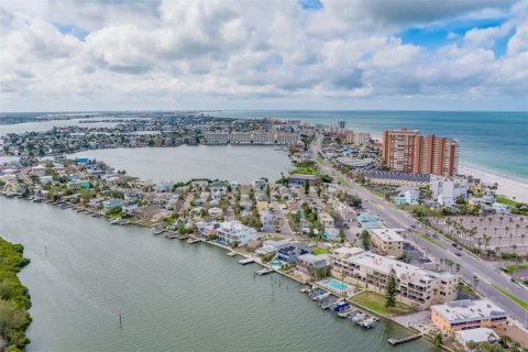 House in Redington Shores, Florida 2 bedrooms, 82.5 sq.m. № 1680209 - photo 24