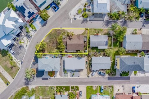 House in Redington Shores, Florida 2 bedrooms, 82.5 sq.m. № 1680209 - photo 9