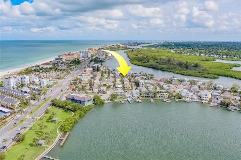 House in Redington Shores, Florida 2 bedrooms, 82.5 sq.m. № 1680209 - photo 4