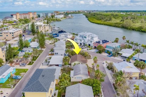 House in Redington Shores, Florida 2 bedrooms, 82.5 sq.m. № 1680209 - photo 17