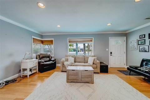 House in Redington Shores, Florida 2 bedrooms, 82.5 sq.m. № 1680209 - photo 6