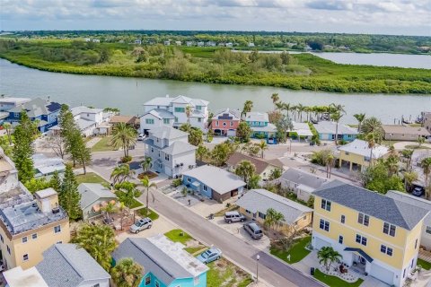House in Redington Shores, Florida 2 bedrooms, 82.5 sq.m. № 1680209 - photo 15