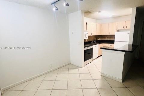 Condominio en alquiler en Plantation, Florida, 1 dormitorio, 68.19 m2 № 1987072 - foto 2