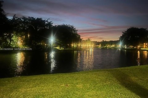 Condominio en alquiler en Plantation, Florida, 1 dormitorio, 68.19 m2 № 1987072 - foto 5