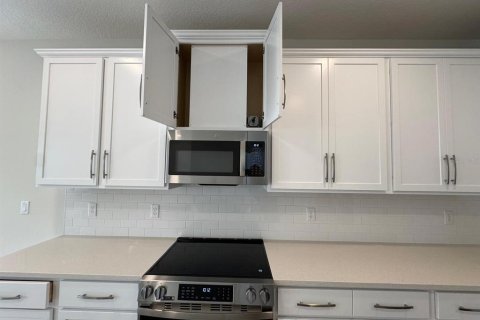 Villa ou maison à louer à Apopka, Floride: 3 chambres, 199.46 m2 № 2102100 - photo 6