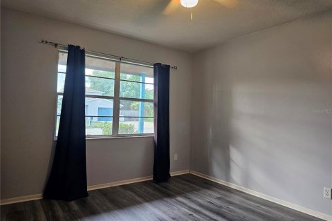 House in South Daytona, Florida 3 bedrooms, 106.65 sq.m. № 1819334 - photo 12