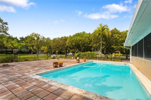 Casa en venta en Pinecrest, Florida, 2 dormitorios, 253.62 m2 № 2076256 - foto 6