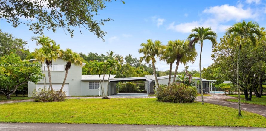 Casa en Pinecrest, Florida 2 dormitorios, 253.62 m2 № 2076256