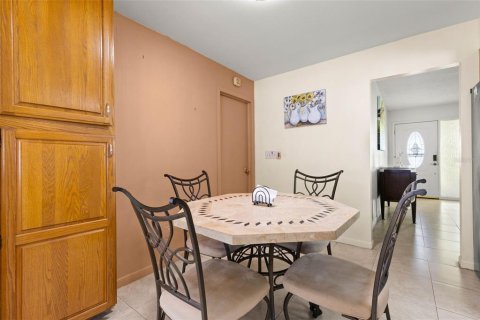 Villa ou maison à vendre à Seminole, Floride: 2 chambres, 115.76 m2 № 2429626 - photo 13