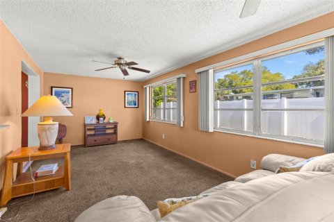 Villa ou maison à vendre à Seminole, Floride: 2 chambres, 115.76 m2 № 2429626 - photo 10