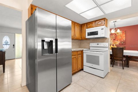 Villa ou maison à vendre à Seminole, Floride: 2 chambres, 115.76 m2 № 2429626 - photo 11