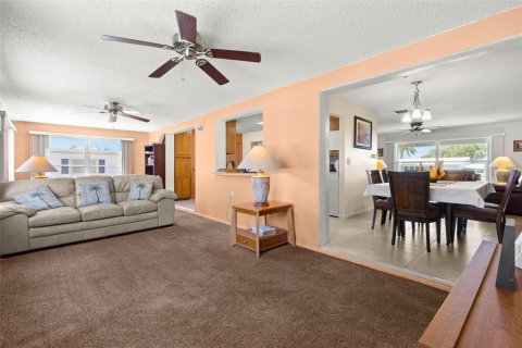 Villa ou maison à vendre à Seminole, Floride: 2 chambres, 115.76 m2 № 2429626 - photo 3
