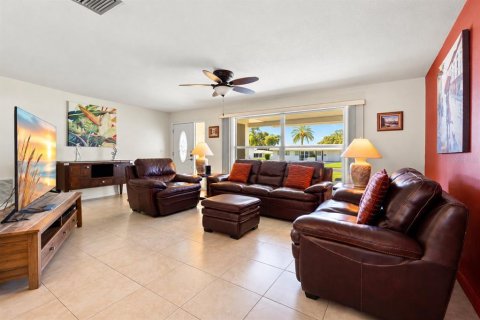Villa ou maison à vendre à Seminole, Floride: 2 chambres, 115.76 m2 № 2429626 - photo 2