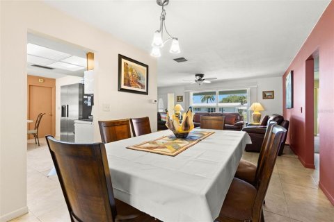 Villa ou maison à vendre à Seminole, Floride: 2 chambres, 115.76 m2 № 2429626 - photo 8