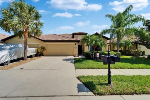 House in Apollo Beach, Florida 2 bedrooms, 141.49 sq.m. № 1743320 - photo 1