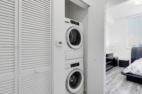 Copropriété à louer à Aventura, Floride: 2 chambres, 99.41 m2 № 1988215 - photo 16