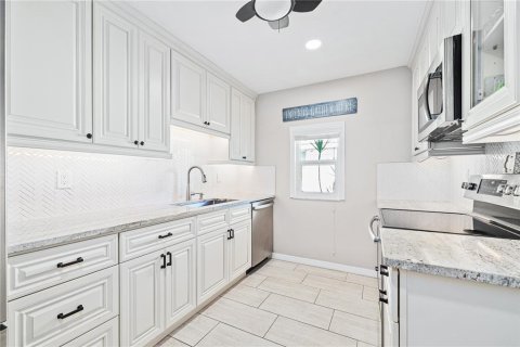 Casa en alquiler en Belleair Bluffs, Florida, 2 dormitorios, 106.19 m2 № 1918628 - foto 2