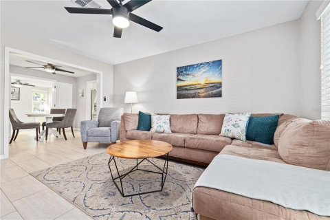 Casa en alquiler en Belleair Bluffs, Florida, 2 dormitorios, 106.19 m2 № 1918628 - foto 11