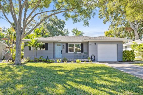 Casa en alquiler en Belleair Bluffs, Florida, 2 dormitorios, 106.19 m2 № 1918628 - foto 1