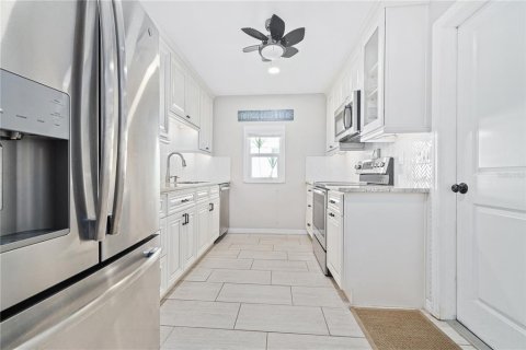 Casa en alquiler en Belleair Bluffs, Florida, 2 dormitorios, 106.19 m2 № 1918628 - foto 13