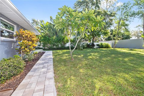 Casa en alquiler en Belleair Bluffs, Florida, 2 dormitorios, 106.19 m2 № 1918628 - foto 24