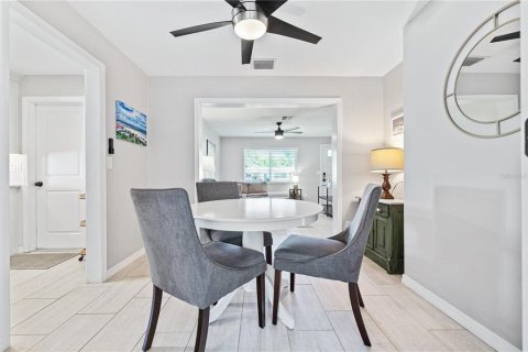 Casa en alquiler en Belleair Bluffs, Florida, 2 dormitorios, 106.19 m2 № 1918628 - foto 5