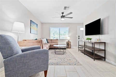Casa en alquiler en Belleair Bluffs, Florida, 2 dormitorios, 106.19 m2 № 1918628 - foto 3